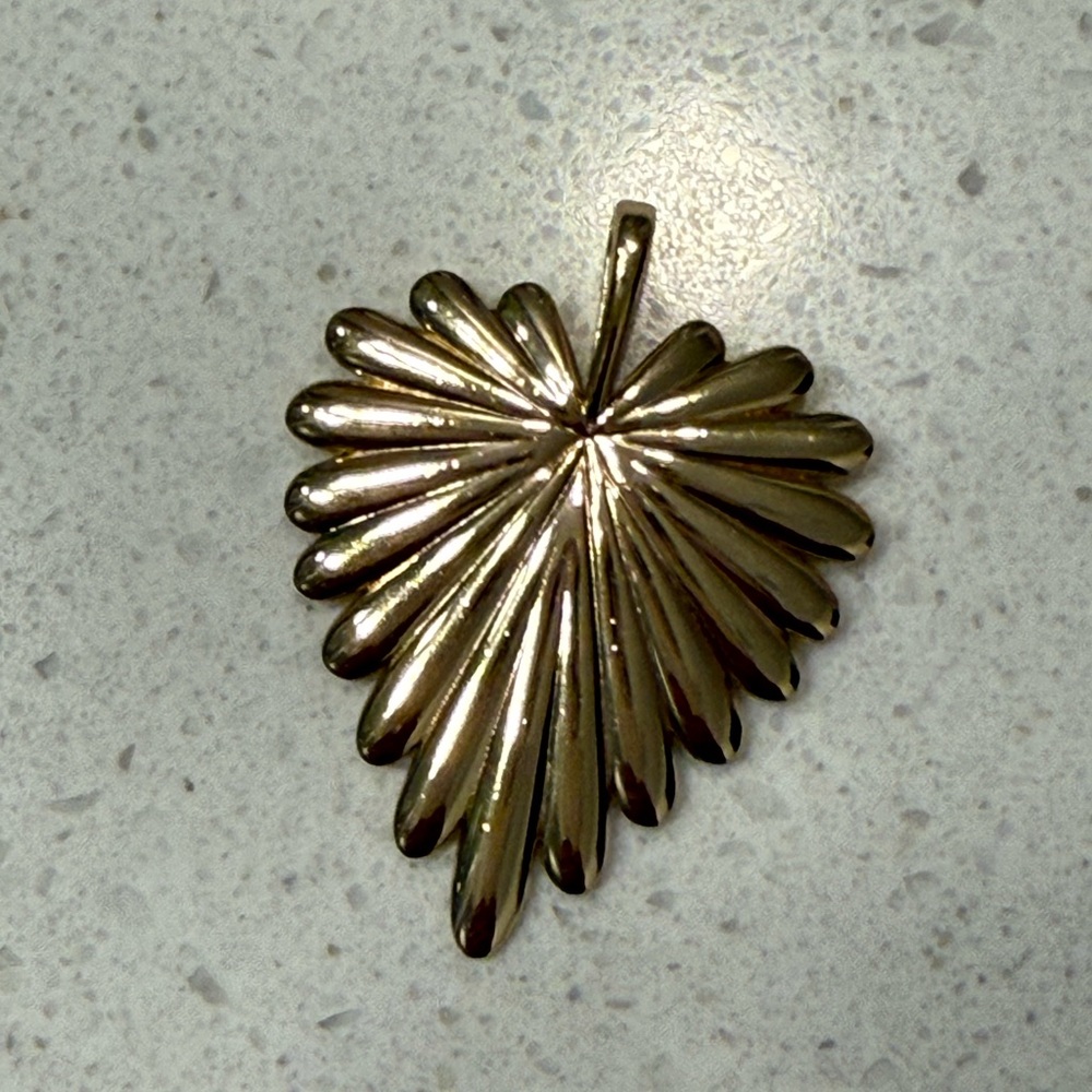 Jane win heart pendant with paper link chain